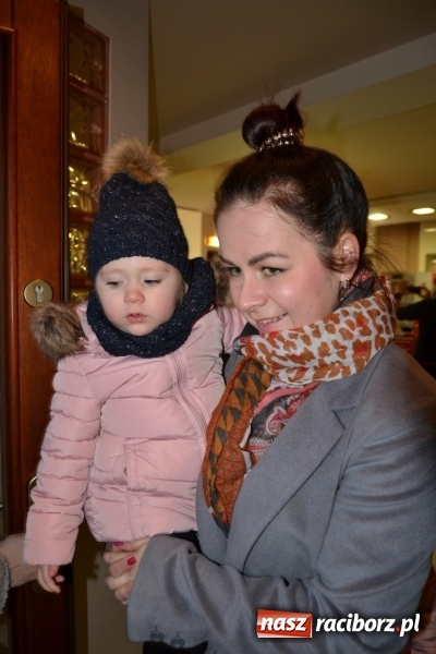 Zdjęcie w galerii na portalu naszraciborz.pl: Orkiestrowe cięcie - fryzjerki ze Studia Sztuki Fryzjerskiej Luiza zagrały dla WOŚP  wiadomości z regionu