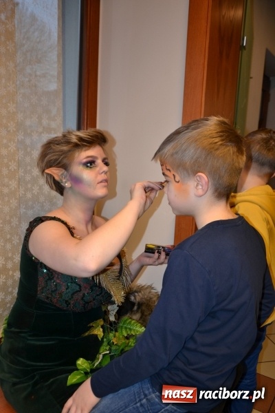 Zdjęcie w galerii na portalu naszraciborz.pl: Orkiestrowe cięcie - fryzjerki ze Studia Sztuki Fryzjerskiej Luiza zagrały dla WOŚP  wiadomości z regionu