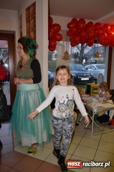 Zdjęcie w galerii na portalu naszraciborz.pl: Orkiestrowe cięcie - fryzjerki ze Studia Sztuki Fryzjerskiej Luiza zagrały dla WOŚP  wiadomości z regionu