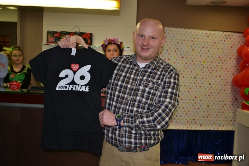 Zdjęcie w galerii na portalu naszraciborz.pl: Orkiestrowe cięcie - fryzjerki ze Studia Sztuki Fryzjerskiej Luiza zagrały dla WOŚP  wiadomości z regionu