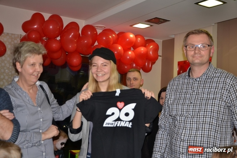 Zdjęcie w galerii na portalu naszraciborz.pl: Orkiestrowe cięcie - fryzjerki ze Studia Sztuki Fryzjerskiej Luiza zagrały dla WOŚP  wiadomości z regionu