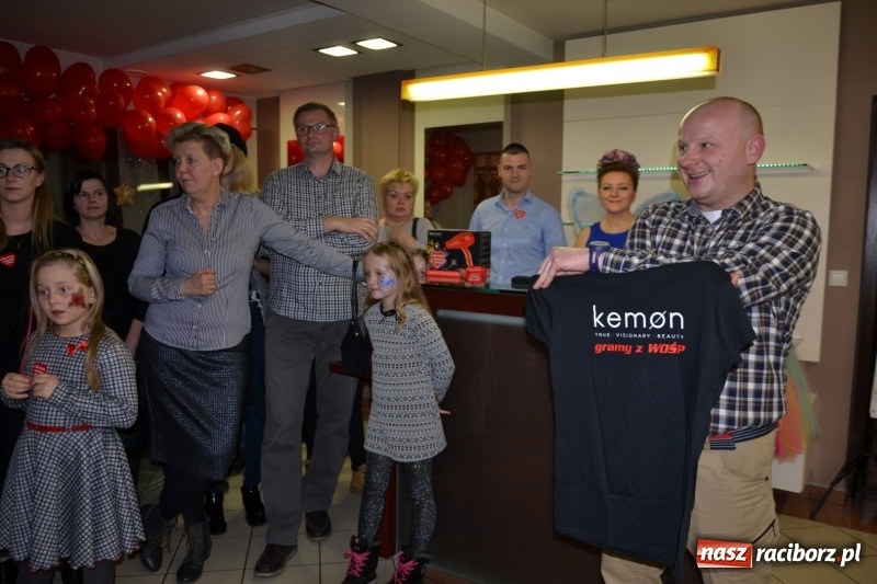 Zdjęcie w galerii na portalu naszraciborz.pl: Orkiestrowe cięcie - fryzjerki ze Studia Sztuki Fryzjerskiej Luiza zagrały dla WOŚP  wiadomości z regionu