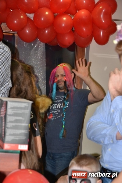 Zdjęcie w galerii na portalu naszraciborz.pl: Orkiestrowe cięcie - fryzjerki ze Studia Sztuki Fryzjerskiej Luiza zagrały dla WOŚP  wiadomości z regionu