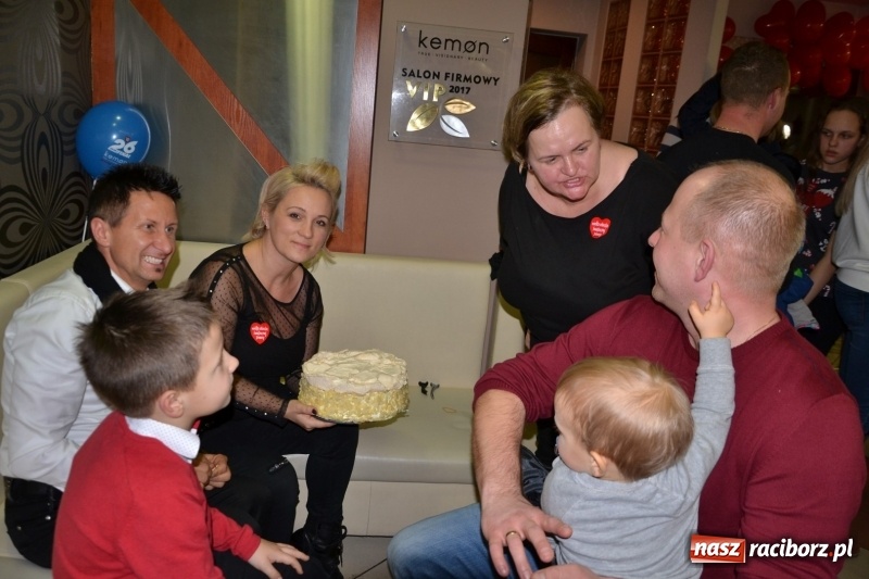 Zdjęcie w galerii na portalu naszraciborz.pl: Orkiestrowe cięcie - fryzjerki ze Studia Sztuki Fryzjerskiej Luiza zagrały dla WOŚP  wiadomości z regionu