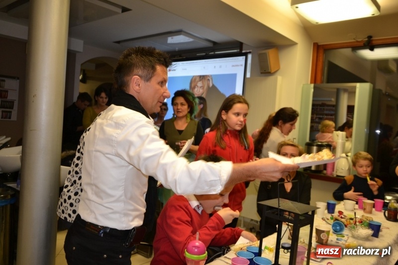 Zdjęcie w galerii na portalu naszraciborz.pl: Orkiestrowe cięcie - fryzjerki ze Studia Sztuki Fryzjerskiej Luiza zagrały dla WOŚP  wiadomości z regionu