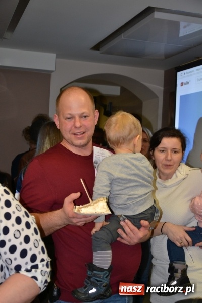 Zdjęcie w galerii na portalu naszraciborz.pl: Orkiestrowe cięcie - fryzjerki ze Studia Sztuki Fryzjerskiej Luiza zagrały dla WOŚP  wiadomości z regionu