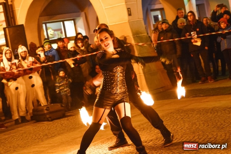 Zdjęcie w galerii na portalu naszraciborz.pl: Światełko do nieba z Labareda Fireshow WIDEO wiadomości z regionu