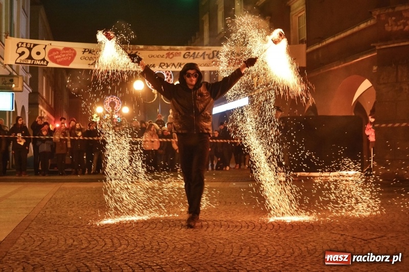 Zdjęcie w galerii na portalu naszraciborz.pl: Światełko do nieba z Labareda Fireshow WIDEO wiadomości z regionu