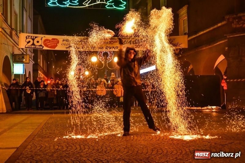 Zdjęcie w galerii na portalu naszraciborz.pl: Światełko do nieba z Labareda Fireshow WIDEO wiadomości z regionu