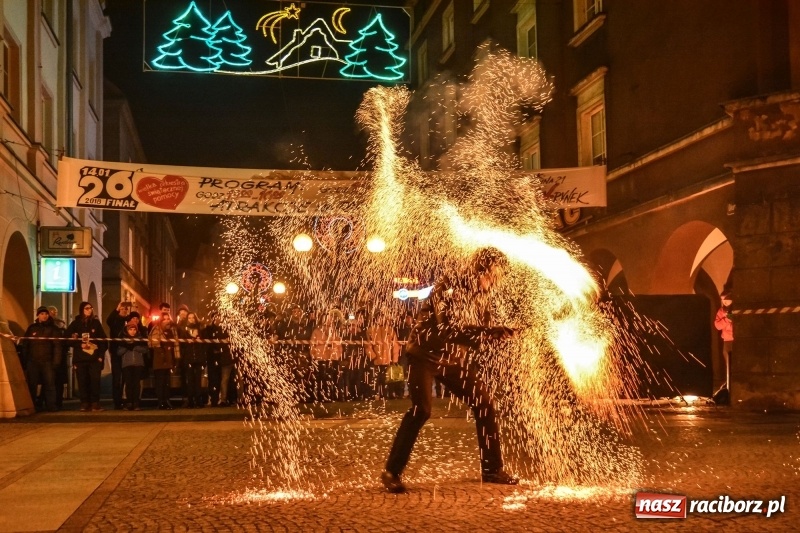 Zdjęcie w galerii na portalu naszraciborz.pl: Światełko do nieba z Labareda Fireshow WIDEO wiadomości z regionu