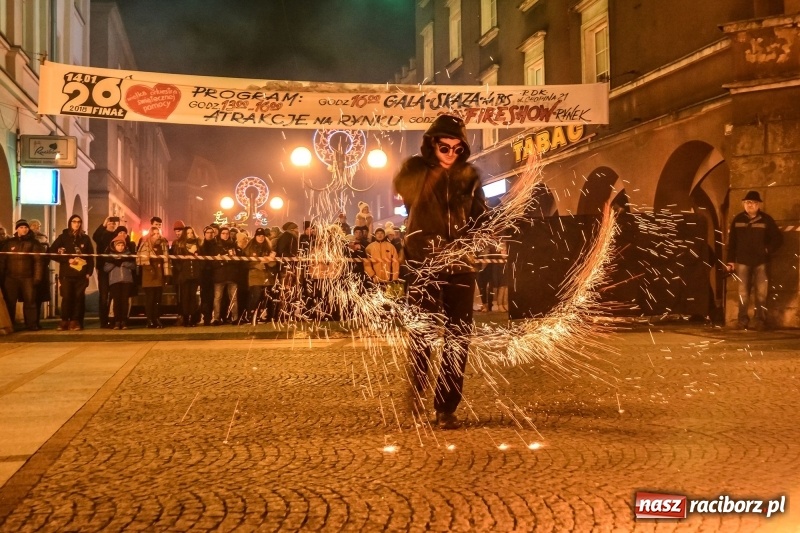 Zdjęcie w galerii na portalu naszraciborz.pl: Światełko do nieba z Labareda Fireshow WIDEO wiadomości z regionu