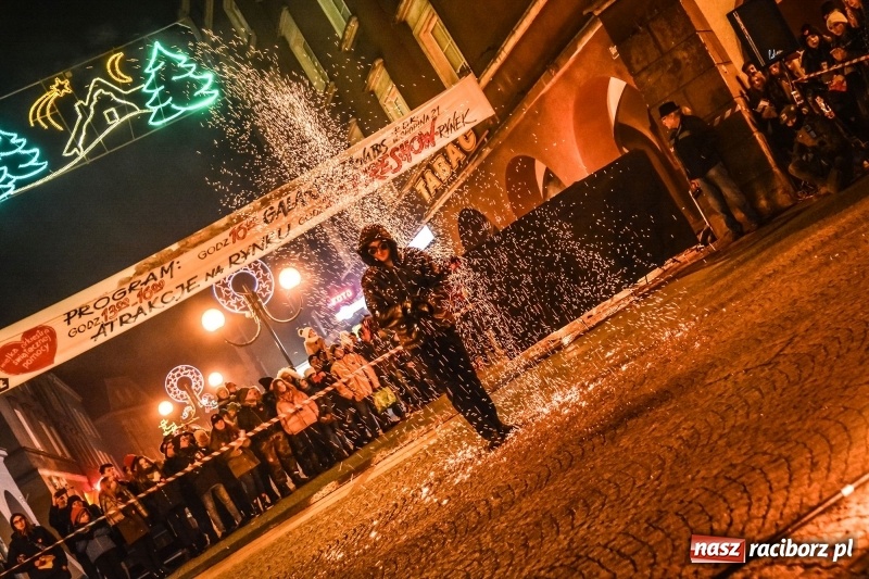 Zdjęcie w galerii na portalu naszraciborz.pl: Światełko do nieba z Labareda Fireshow WIDEO wiadomości z regionu