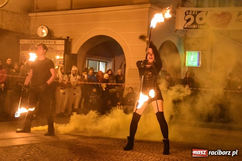 Zdjęcie w galerii na portalu naszraciborz.pl: Światełko do nieba z Labareda Fireshow WIDEO wiadomości z regionu