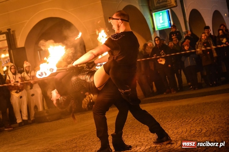 Zdjęcie w galerii na portalu naszraciborz.pl: Światełko do nieba z Labareda Fireshow WIDEO wiadomości z regionu