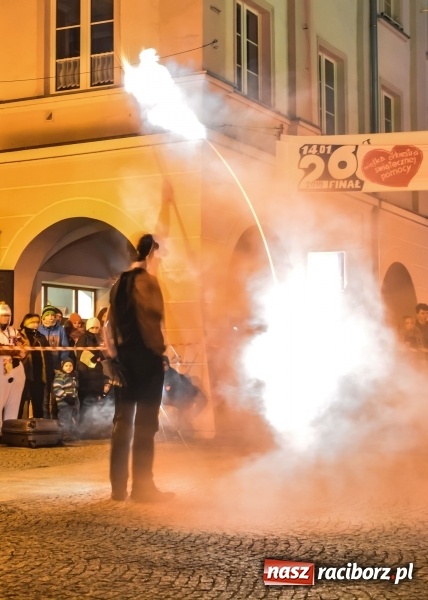 Zdjęcie w galerii na portalu naszraciborz.pl: Światełko do nieba z Labareda Fireshow WIDEO wiadomości z regionu