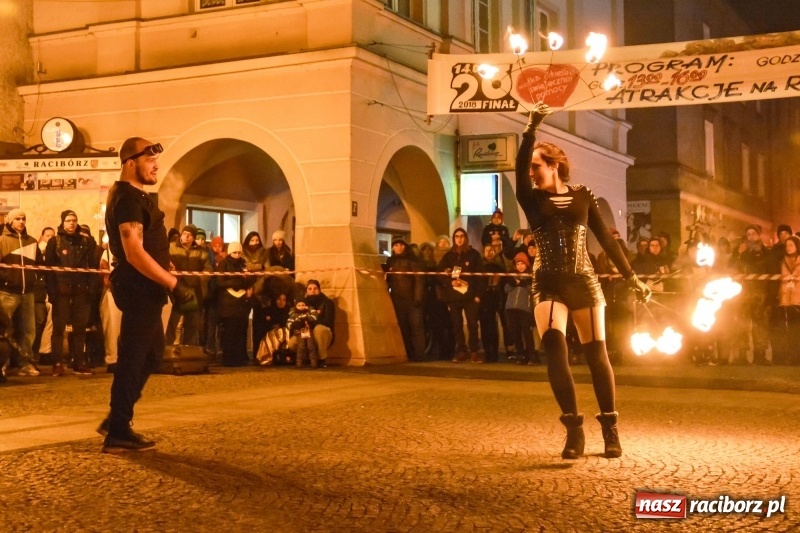 Zdjęcie w galerii na portalu naszraciborz.pl: Światełko do nieba z Labareda Fireshow WIDEO wiadomości z regionu