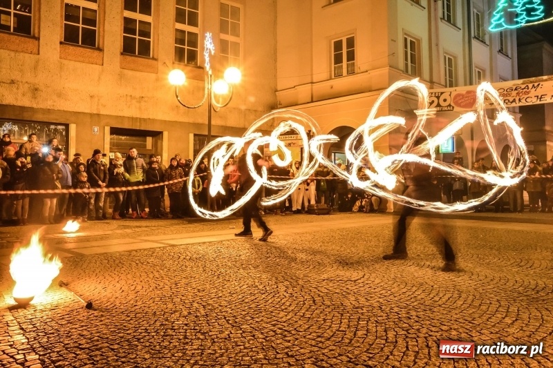 Zdjęcie w galerii na portalu naszraciborz.pl: Światełko do nieba z Labareda Fireshow WIDEO wiadomości z regionu