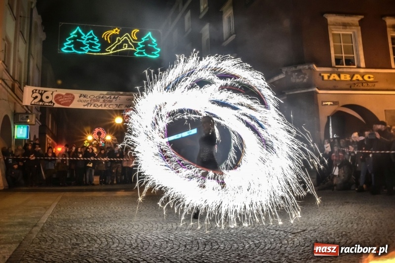 Zdjęcie w galerii na portalu naszraciborz.pl: Światełko do nieba z Labareda Fireshow WIDEO wiadomości z regionu