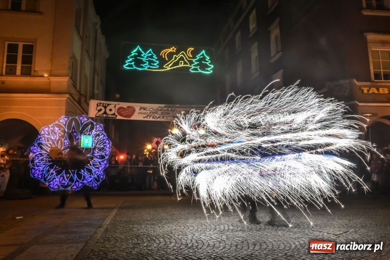 Zdjęcie w galerii na portalu naszraciborz.pl: Światełko do nieba z Labareda Fireshow WIDEO wiadomości z regionu