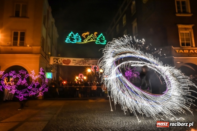 Zdjęcie w galerii na portalu naszraciborz.pl: Światełko do nieba z Labareda Fireshow WIDEO wiadomości z regionu