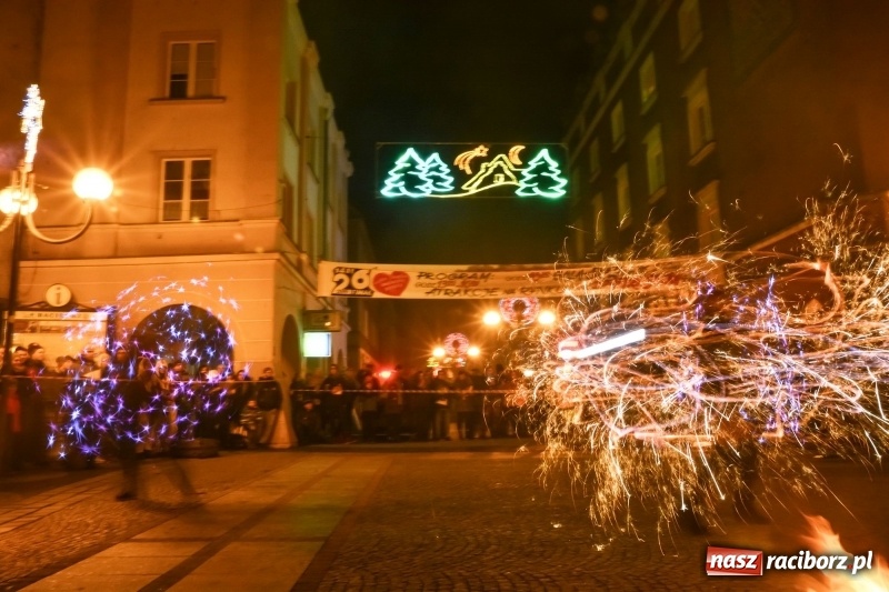 Zdjęcie w galerii na portalu naszraciborz.pl: Światełko do nieba z Labareda Fireshow WIDEO wiadomości z regionu