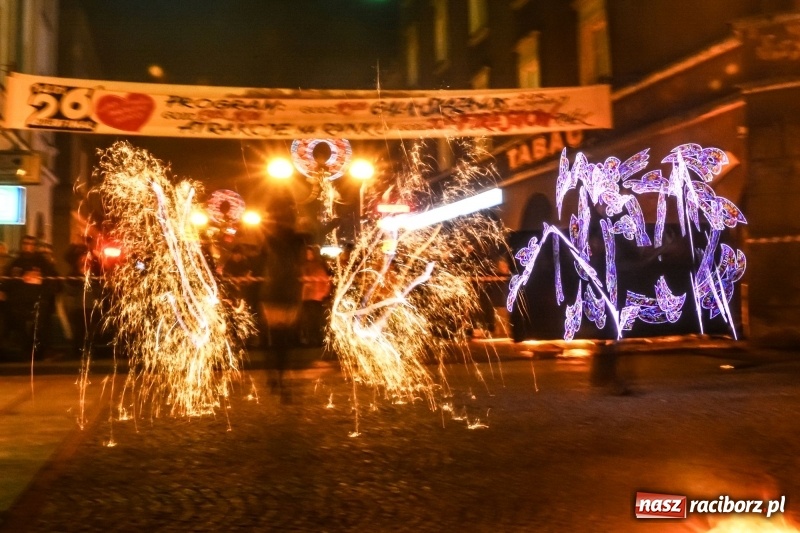 Zdjęcie w galerii na portalu naszraciborz.pl: Światełko do nieba z Labareda Fireshow WIDEO wiadomości z regionu