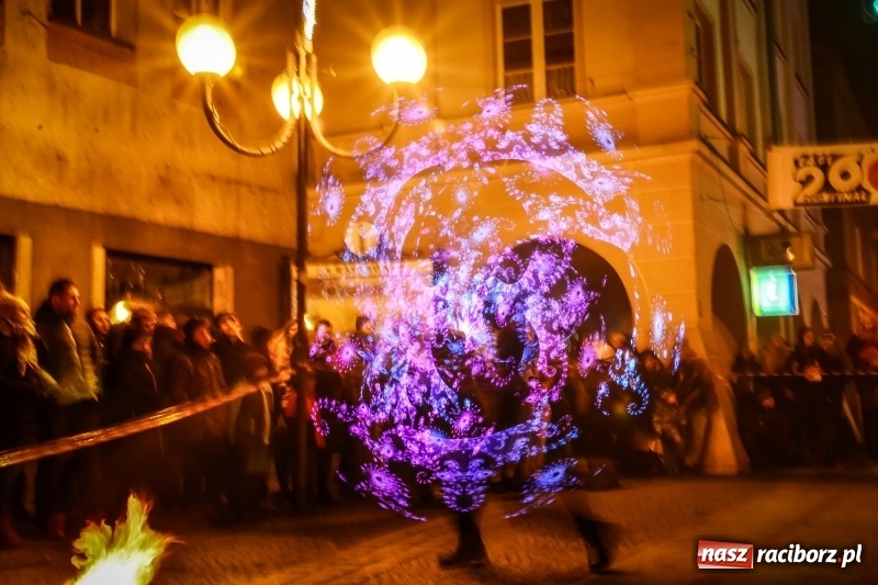 Zdjęcie w galerii na portalu naszraciborz.pl: Światełko do nieba z Labareda Fireshow WIDEO wiadomości z regionu