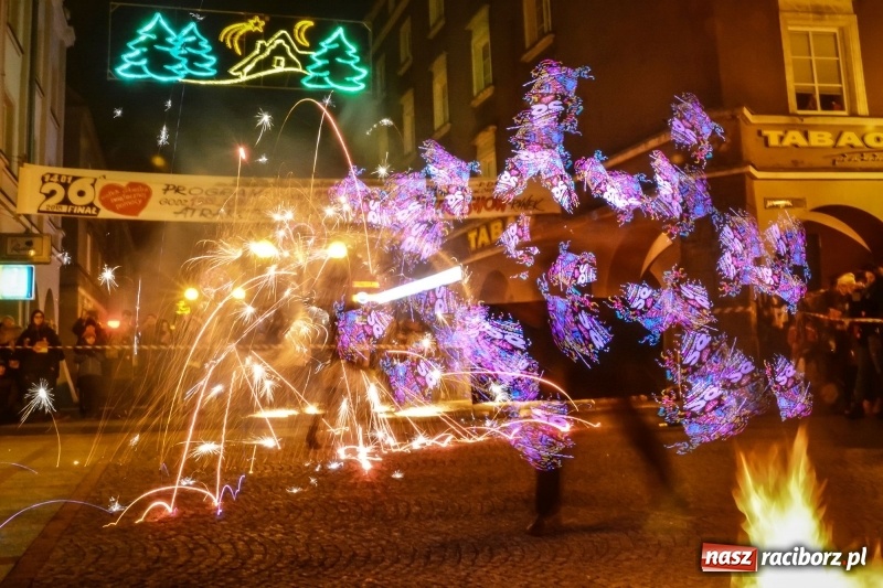 Zdjęcie w galerii na portalu naszraciborz.pl: Światełko do nieba z Labareda Fireshow WIDEO wiadomości z regionu