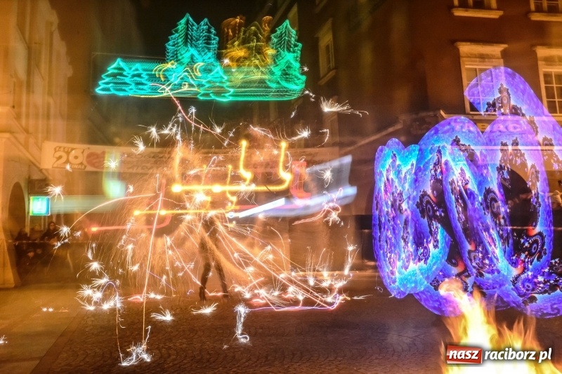 Zdjęcie w galerii na portalu naszraciborz.pl: Światełko do nieba z Labareda Fireshow WIDEO wiadomości z regionu