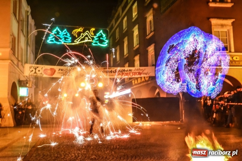 Zdjęcie w galerii na portalu naszraciborz.pl: Światełko do nieba z Labareda Fireshow WIDEO wiadomości z regionu