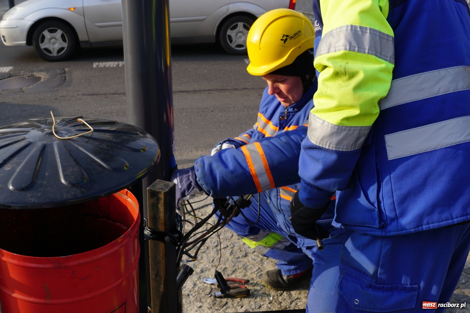 Zdjęcie w galerii na portalu naszraciborz.pl: Trwają prace nad usunięciem awarii oświetlenia ulicznego. Wczoraj informowaliśmy o ciemnościach na Podwalu wiadomości z regionu