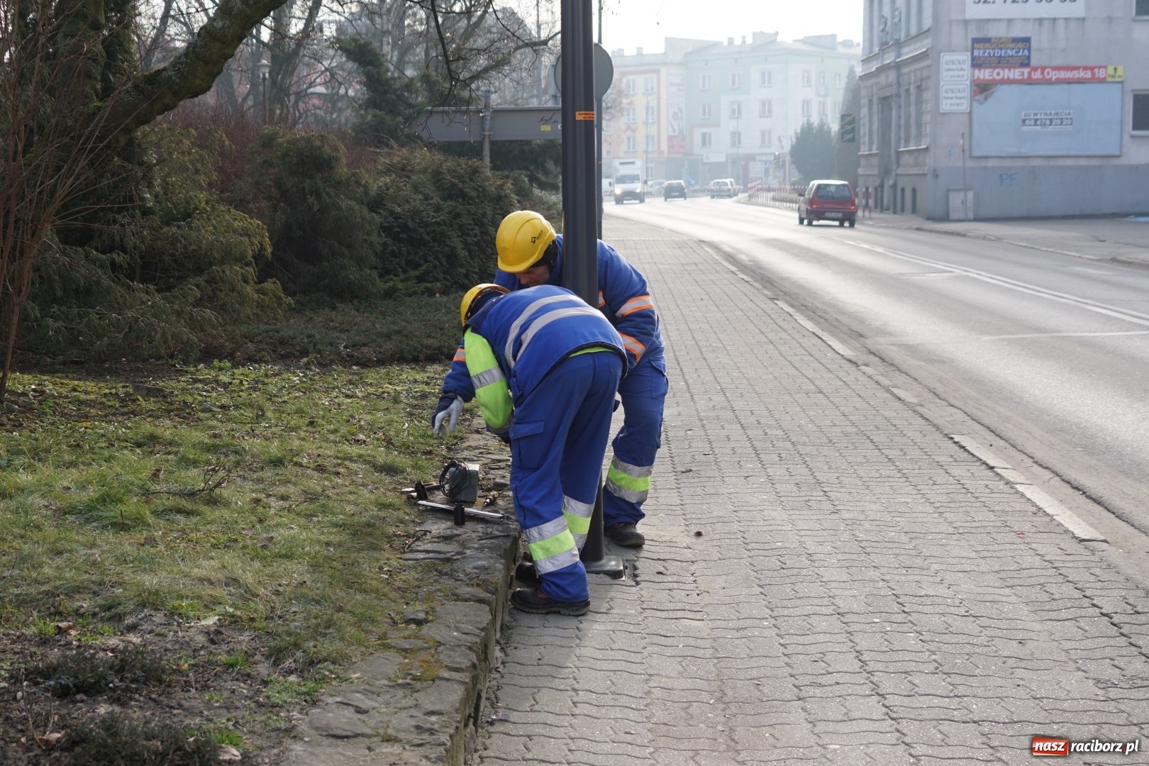 Zdjęcie w galerii na portalu naszraciborz.pl: Trwają prace nad usunięciem awarii oświetlenia ulicznego. Wczoraj informowaliśmy o ciemnościach na Podwalu wiadomości z regionu
