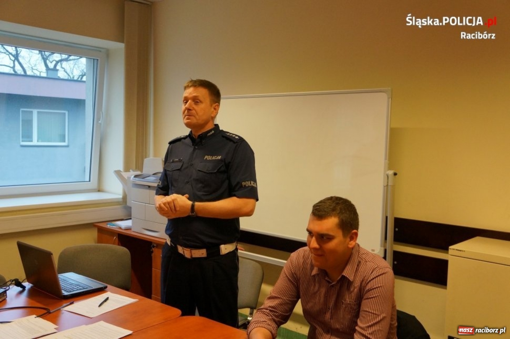 Zdjęcie w galerii na portalu naszraciborz.pl: Studenci PWSZ na warsztatach w raciborskiej drogówce wiadomości z regionu