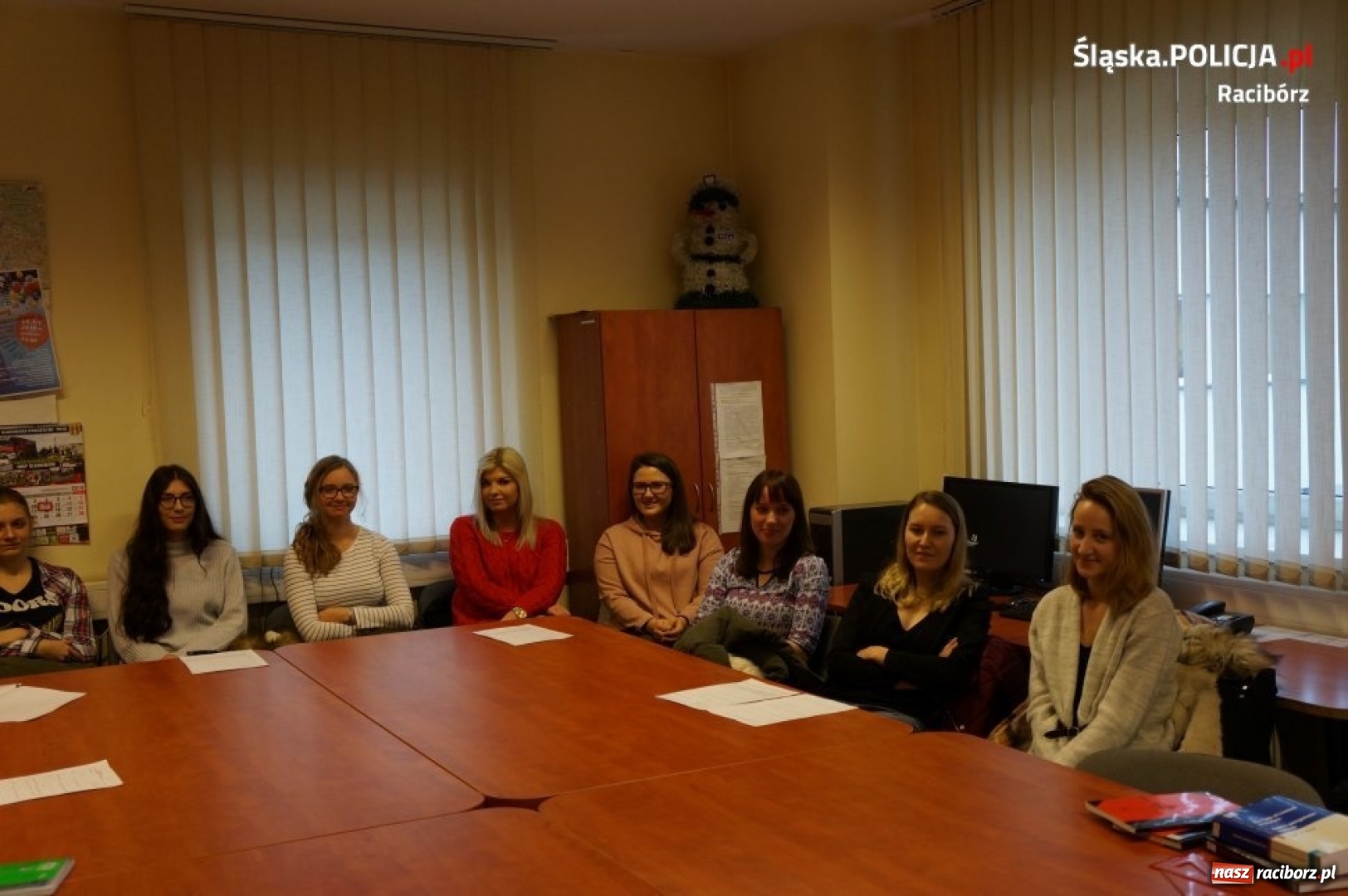 Zdjęcie w galerii na portalu naszraciborz.pl: Studenci PWSZ na warsztatach w raciborskiej drogówce wiadomości z regionu