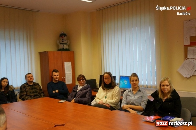 Zdjęcie w galerii na portalu naszraciborz.pl: Studenci PWSZ na warsztatach w raciborskiej drogówce wiadomości z regionu