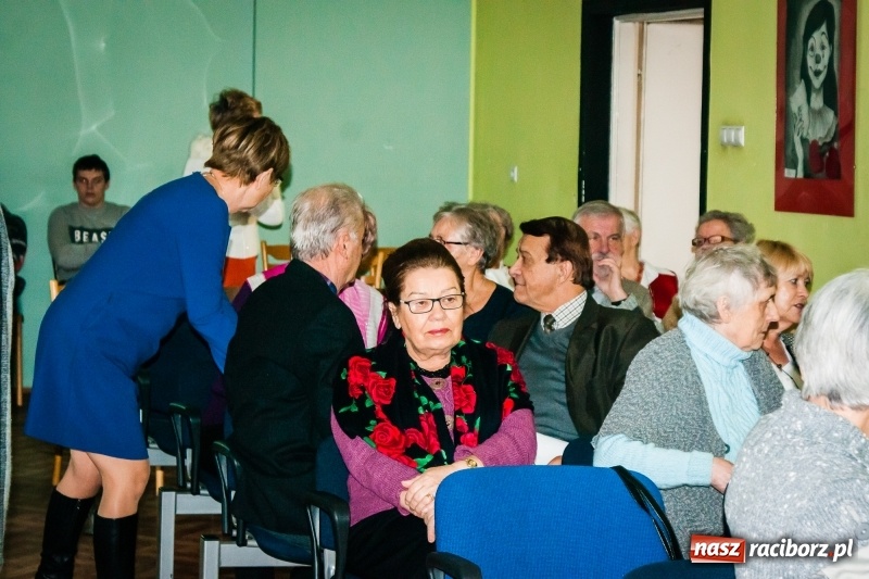 Zdjęcie w galerii na portalu naszraciborz.pl: Spotkanie noworoczne emerytowanych nauczycieli w Młodzieżowym Domu Kultury wiadomości z regionu