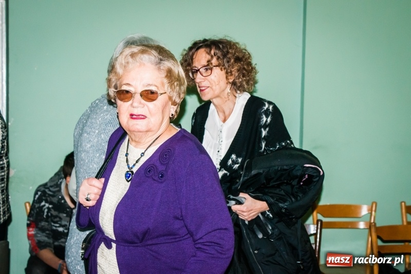 Zdjęcie w galerii na portalu naszraciborz.pl: Spotkanie noworoczne emerytowanych nauczycieli w Młodzieżowym Domu Kultury wiadomości z regionu