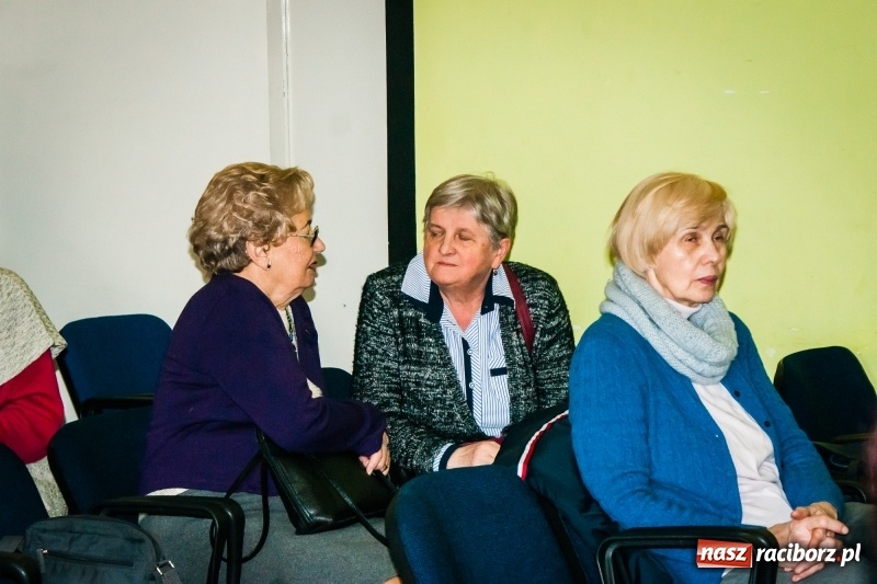Zdjęcie w galerii na portalu naszraciborz.pl: Spotkanie noworoczne emerytowanych nauczycieli w Młodzieżowym Domu Kultury wiadomości z regionu