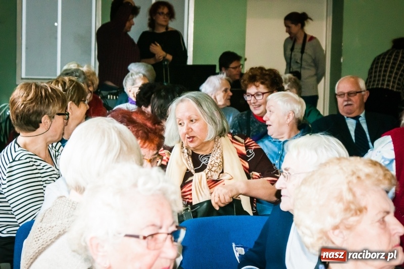 Zdjęcie w galerii na portalu naszraciborz.pl: Spotkanie noworoczne emerytowanych nauczycieli w Młodzieżowym Domu Kultury wiadomości z regionu