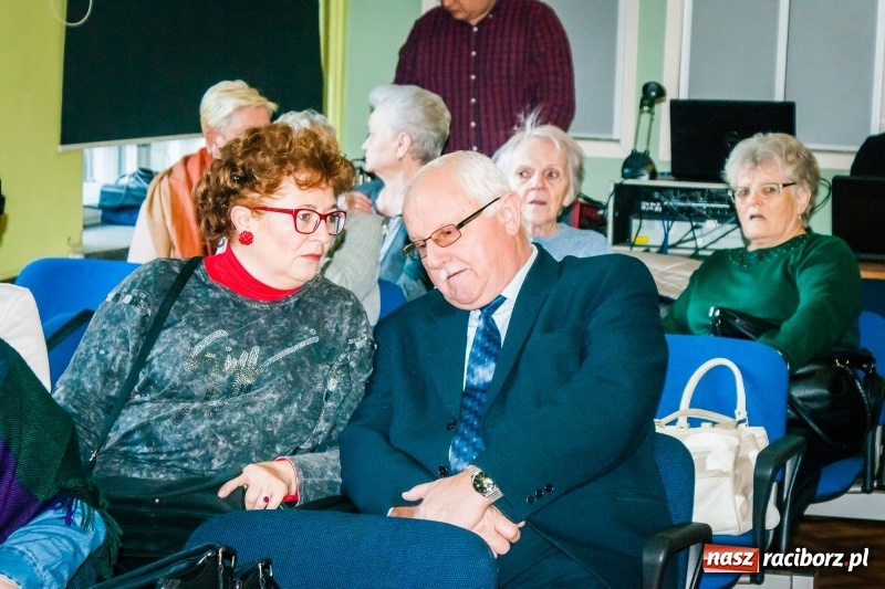 Zdjęcie w galerii na portalu naszraciborz.pl: Spotkanie noworoczne emerytowanych nauczycieli w Młodzieżowym Domu Kultury wiadomości z regionu