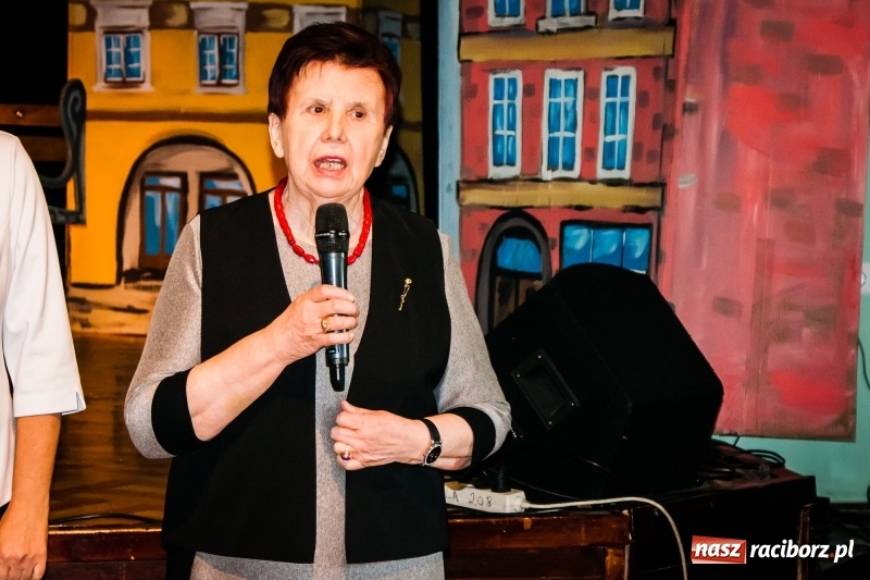 Zdjęcie w galerii na portalu naszraciborz.pl: Spotkanie noworoczne emerytowanych nauczycieli w Młodzieżowym Domu Kultury wiadomości z regionu