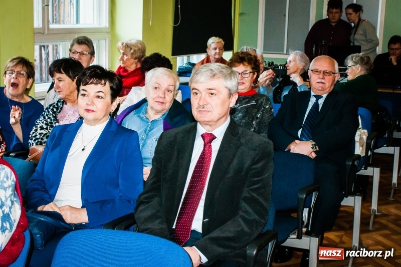 Zdjęcie w galerii na portalu naszraciborz.pl: Spotkanie noworoczne emerytowanych nauczycieli w Młodzieżowym Domu Kultury wiadomości z regionu