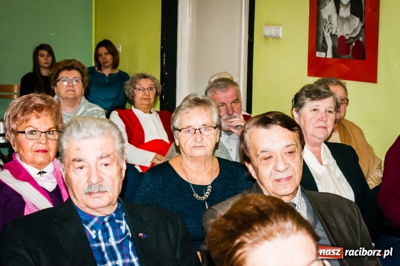 Zdjęcie w galerii na portalu naszraciborz.pl: Spotkanie noworoczne emerytowanych nauczycieli w Młodzieżowym Domu Kultury wiadomości z regionu