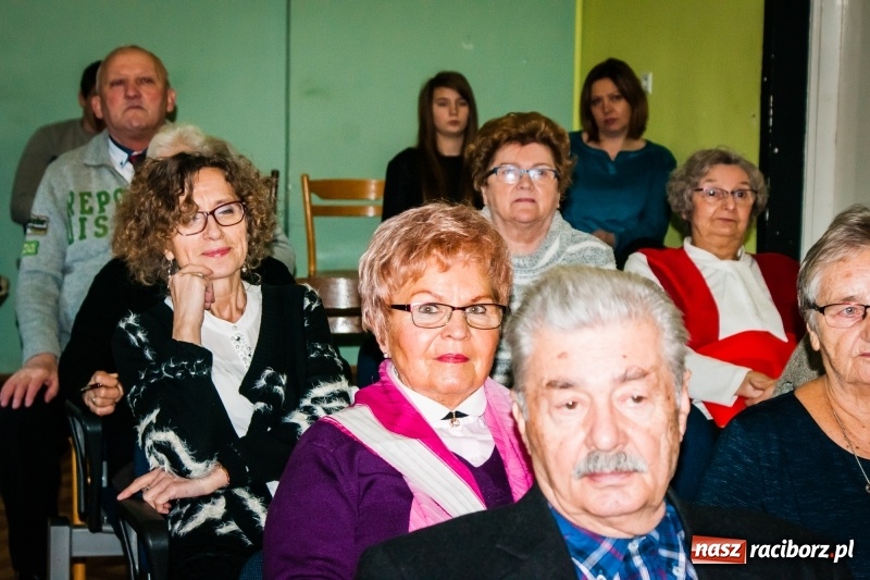 Zdjęcie w galerii na portalu naszraciborz.pl: Spotkanie noworoczne emerytowanych nauczycieli w Młodzieżowym Domu Kultury wiadomości z regionu