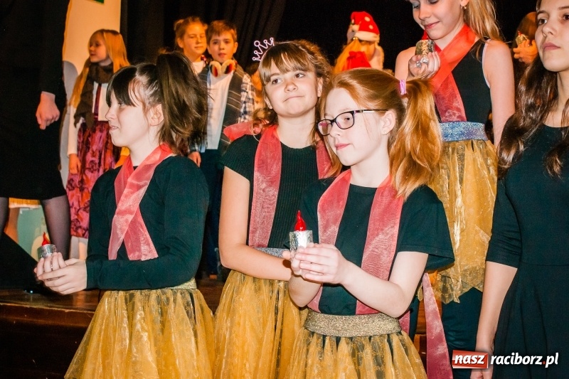 Zdjęcie w galerii na portalu naszraciborz.pl: Spotkanie noworoczne emerytowanych nauczycieli w Młodzieżowym Domu Kultury wiadomości z regionu