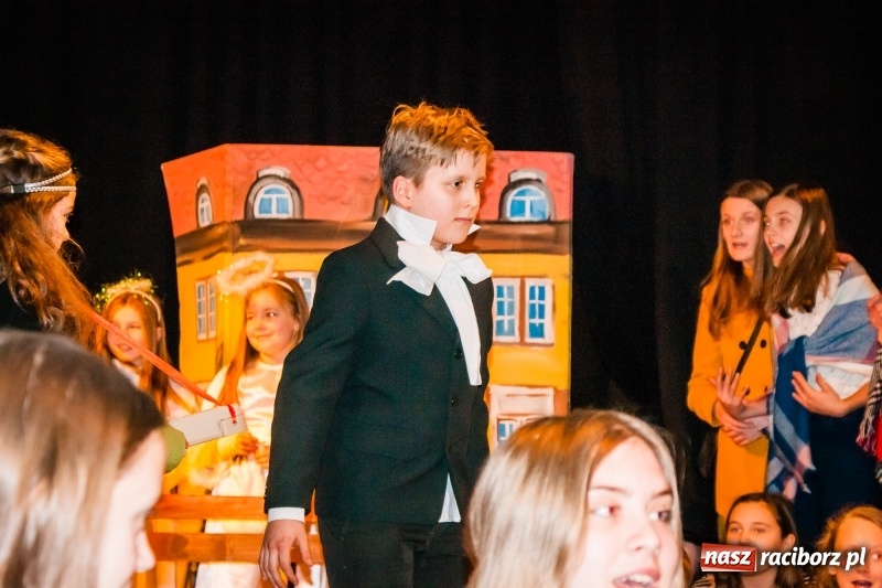 Zdjęcie w galerii na portalu naszraciborz.pl: Spotkanie noworoczne emerytowanych nauczycieli w Młodzieżowym Domu Kultury wiadomości z regionu