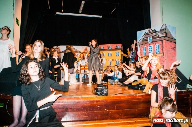 Zdjęcie w galerii na portalu naszraciborz.pl: Spotkanie noworoczne emerytowanych nauczycieli w Młodzieżowym Domu Kultury wiadomości z regionu