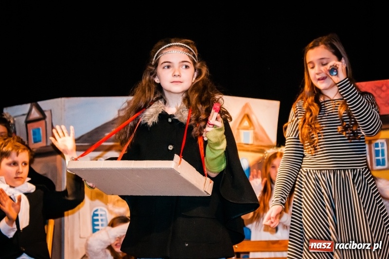 Zdjęcie w galerii na portalu naszraciborz.pl: Spotkanie noworoczne emerytowanych nauczycieli w Młodzieżowym Domu Kultury wiadomości z regionu