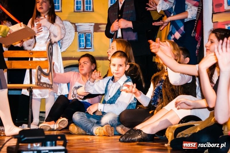 Zdjęcie w galerii na portalu naszraciborz.pl: Spotkanie noworoczne emerytowanych nauczycieli w Młodzieżowym Domu Kultury wiadomości z regionu