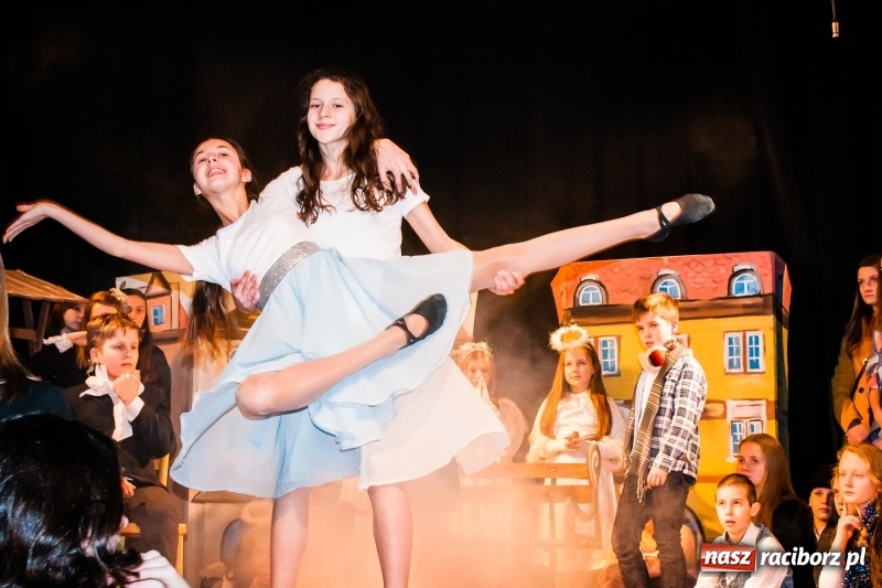 Zdjęcie w galerii na portalu naszraciborz.pl: Spotkanie noworoczne emerytowanych nauczycieli w Młodzieżowym Domu Kultury wiadomości z regionu